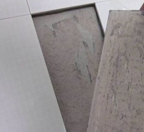 南雄瓷砖空鼓维修公司分享瓷砖铺贴时如果打浆（即涂抹在瓷砖背面和基层上的砂浆或瓷砖胶）过少，会带来以下问题